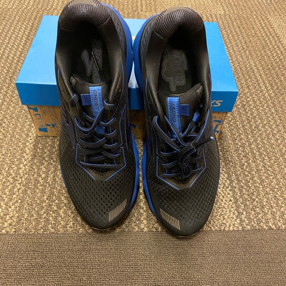 New Brooks Running Shoes - Picture 3 of 5